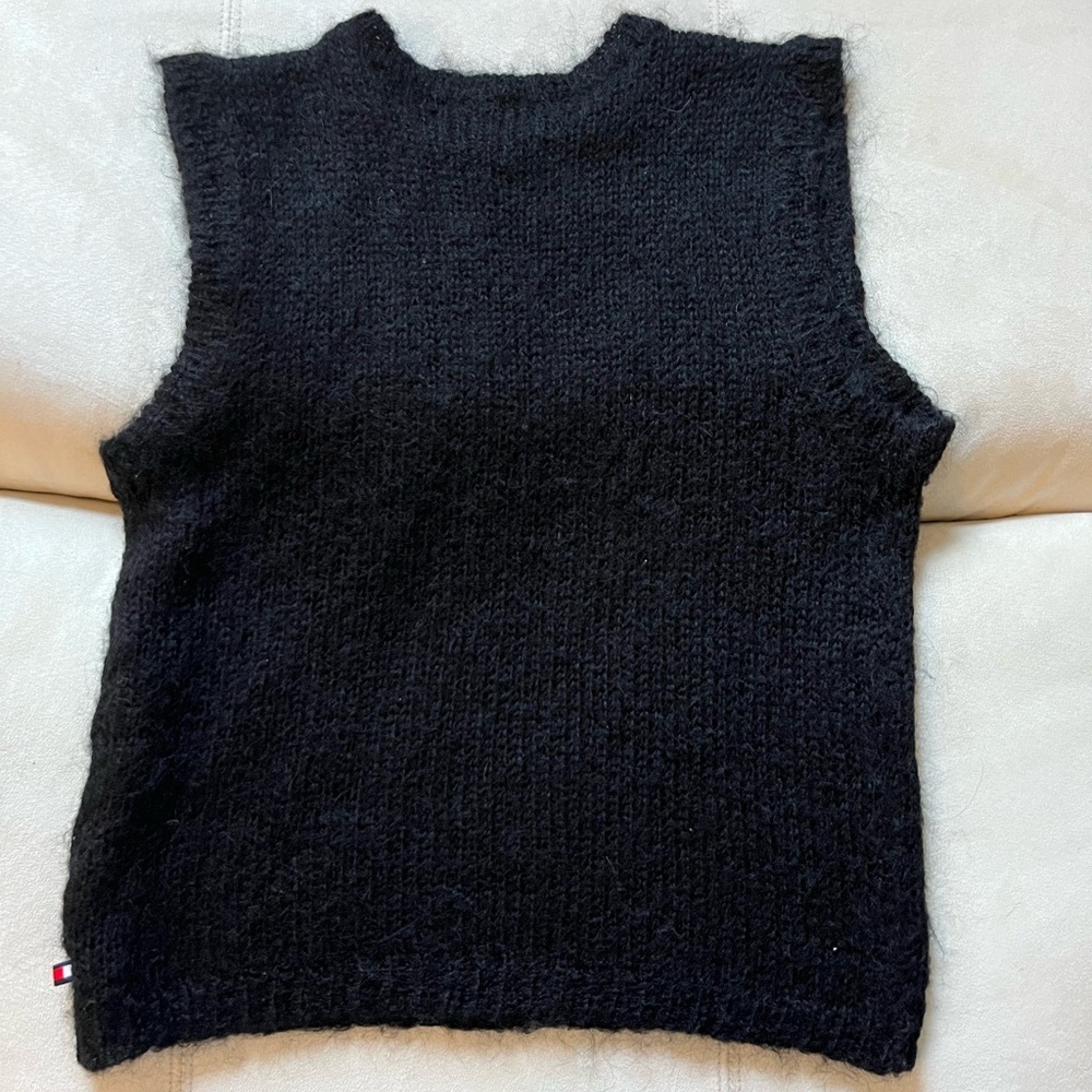 Tommy Hilfiger Sleeveless Lightweight  Sheer Knit Wool/Mohair Vest - Picture 4 of 13